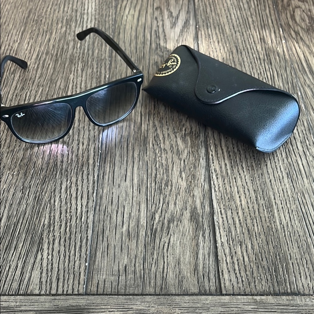 Ray-Ban Black Sunglasses with Case